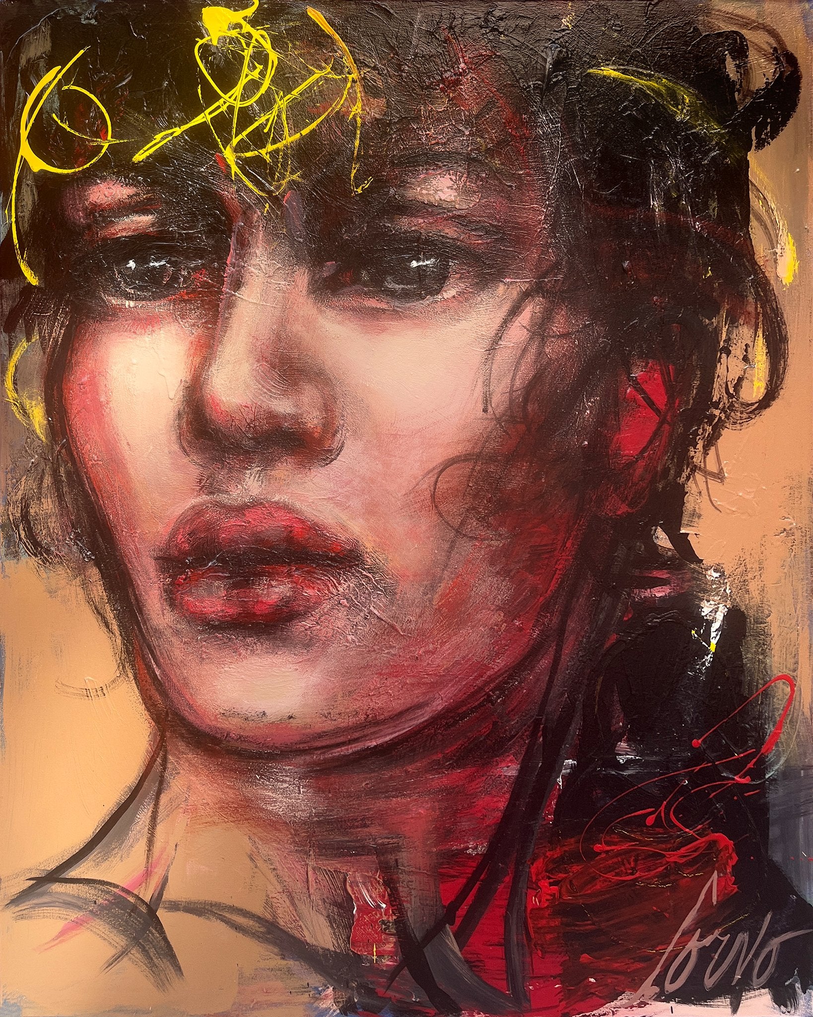 Jeune femme aux yeux gris