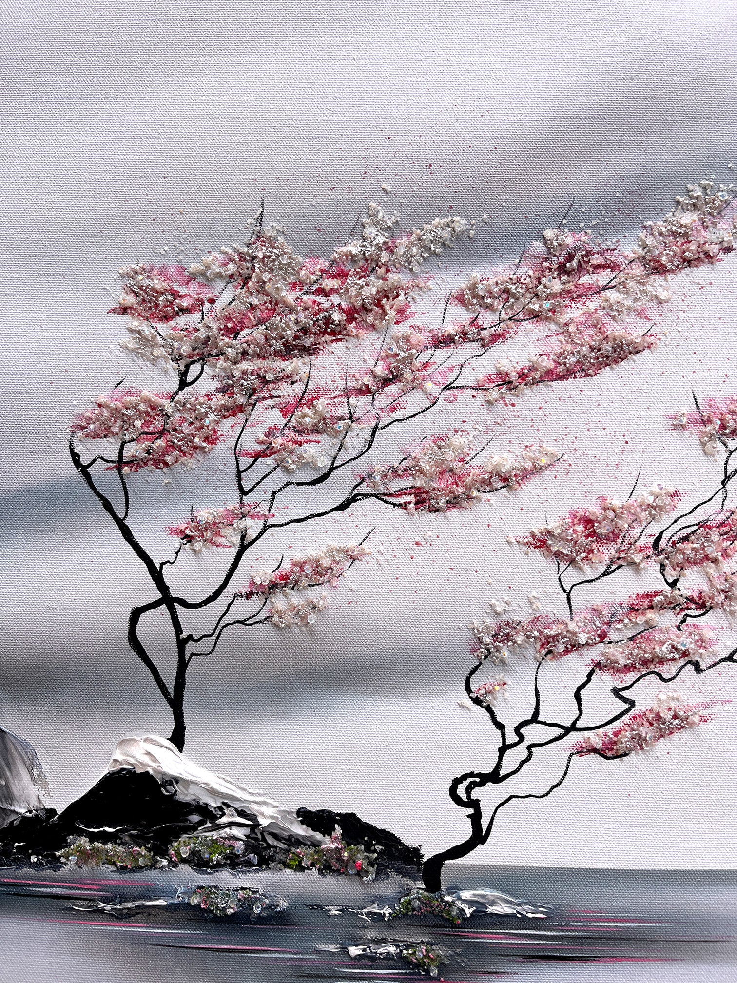 Le silence fleurit sur son passage